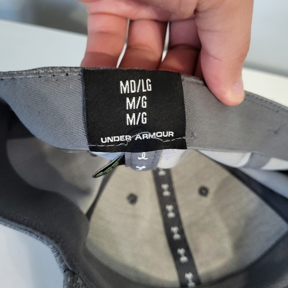 Mens Under Armour hat size MD/LG - Picture 5 of 6